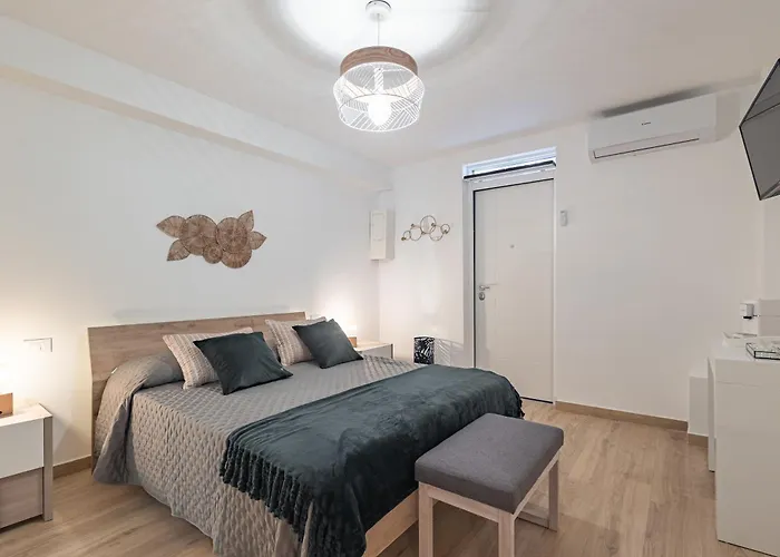 Maqueda Luxury Suite & Home